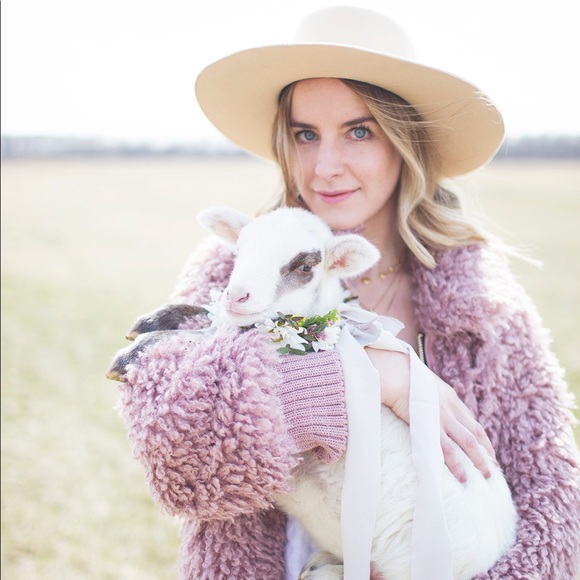 Meet your Posher, Ashley - Picture 1 of 1